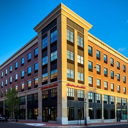 Hampton Inn & Suites Portsmouth Downtown Exterior photo