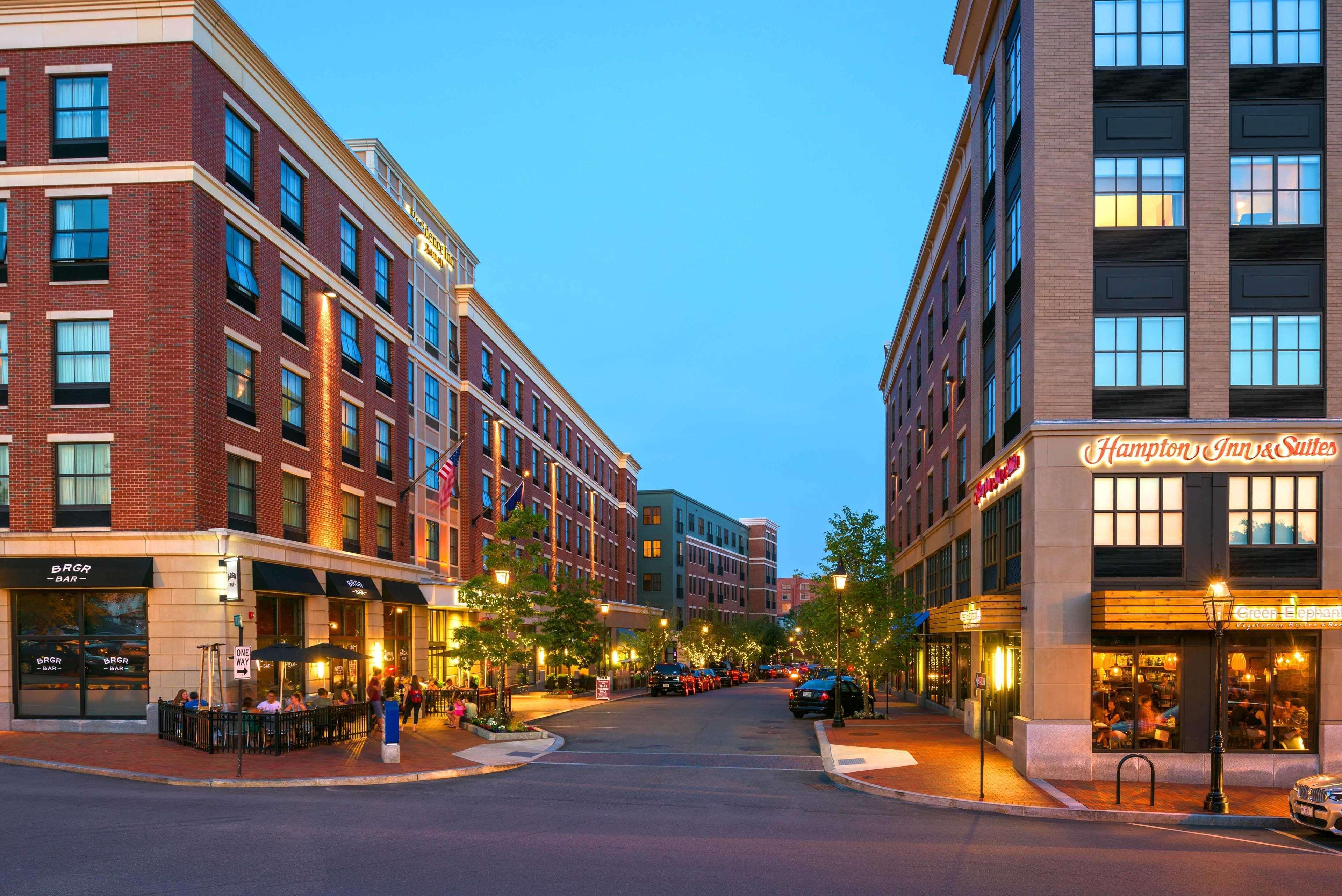 Hampton Inn & Suites Portsmouth Downtown Exterior photo