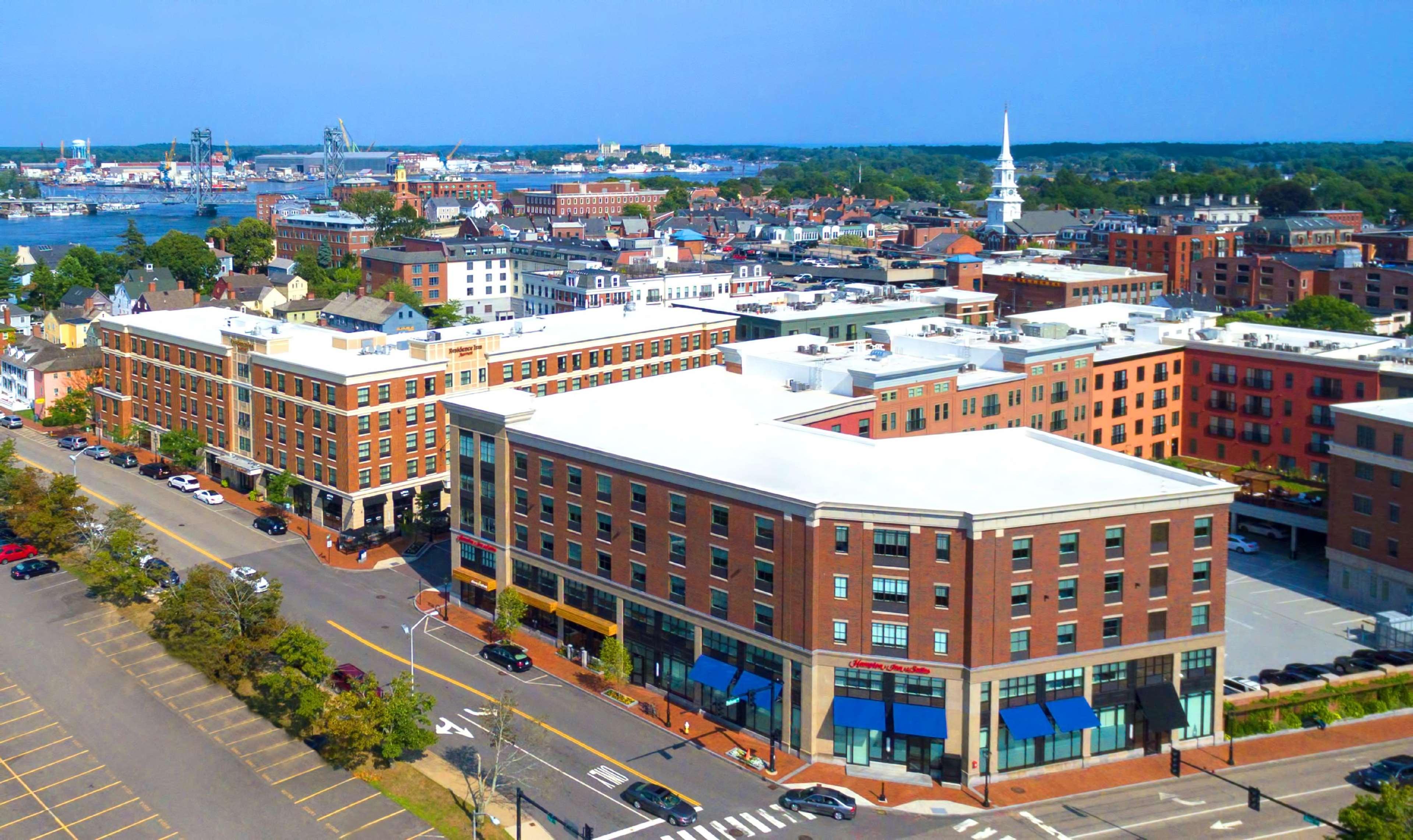 Hampton Inn & Suites Portsmouth Downtown Exterior photo